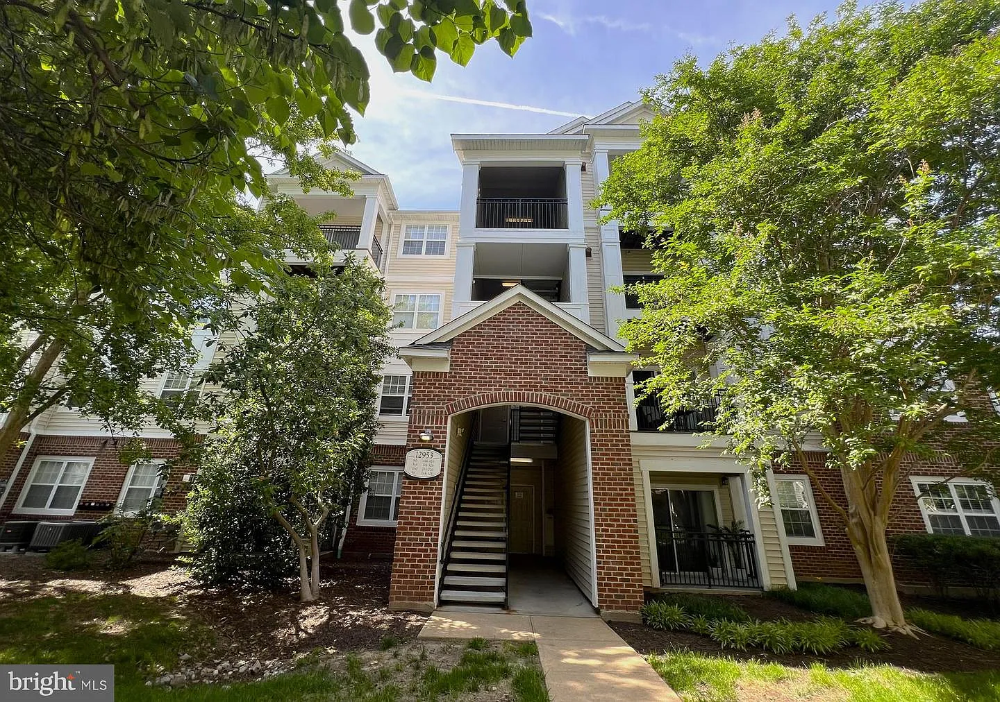2 bed, 1031 sqft, $2,300 — Photo 1