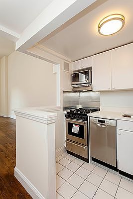 3rd image of 27 W 16th St APT 6G