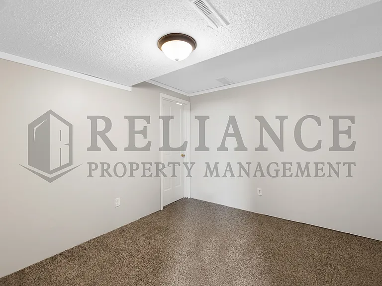 215 N King St — Photo 30