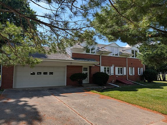 3rd image of 1225 Tilton Park Dr