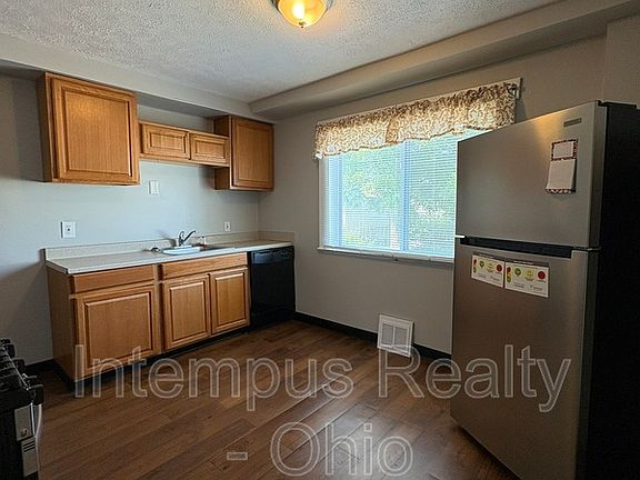 5th image of 4106 E 153rd St