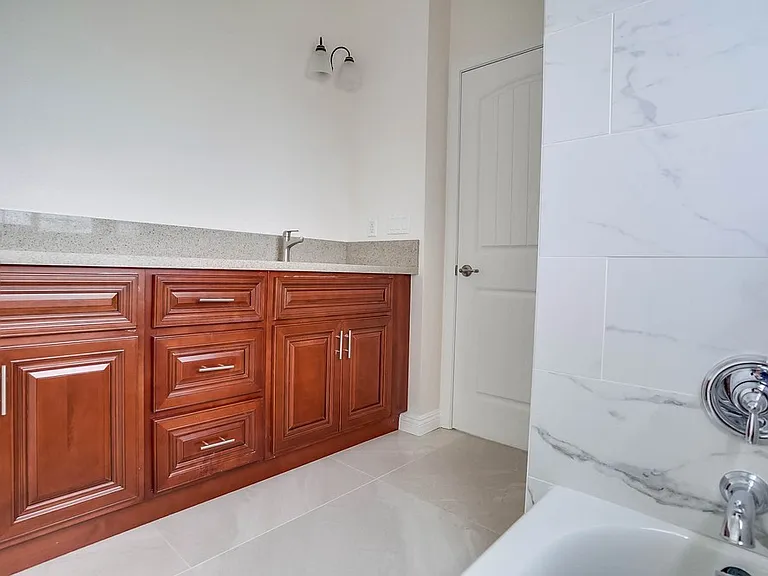 501 E 99th St #10 — Photo 30