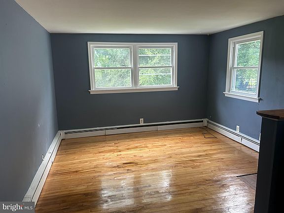 3rd image of 15 Mary St