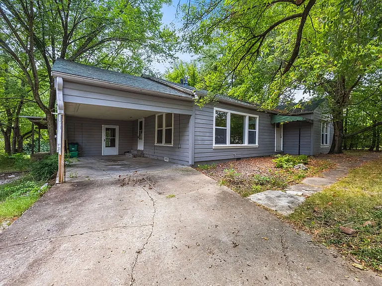 2445 W Mount Comfort Rd — Photo 32