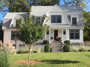 16 Flicker Ln, Norwalk, CT 06853
