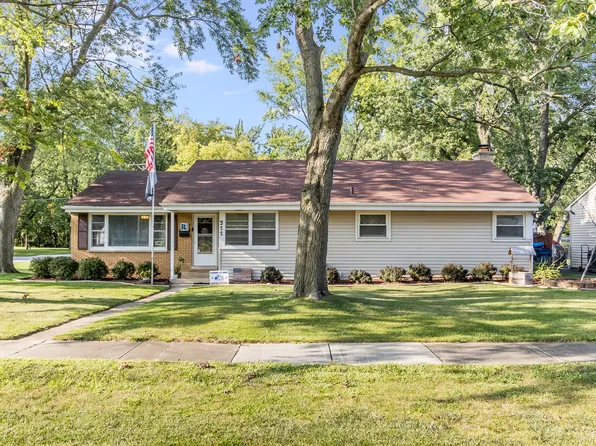 311 Oakwood Dr, Crete, IL 60417