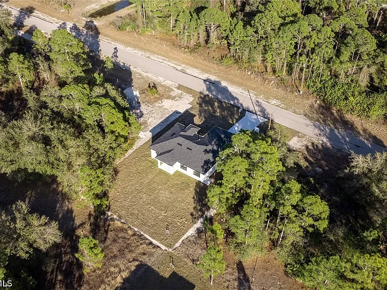 566 Eisenhower Blvd — Photo 31