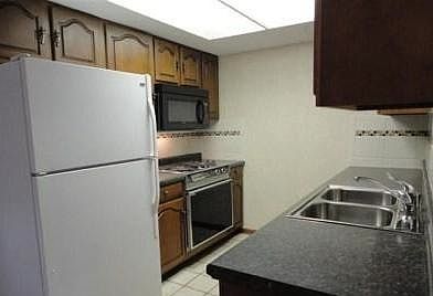 1st image of 3564 Neerpark Dr