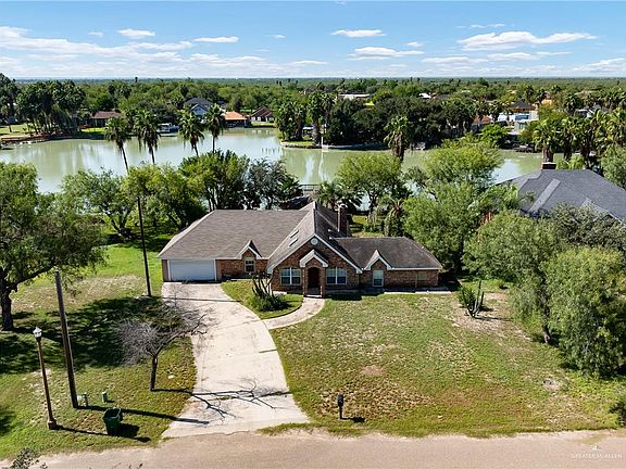 3rd image of 829 E Kika De La Garza Blvd