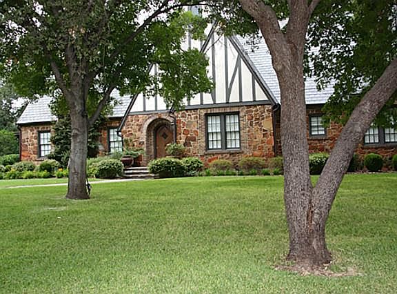 3rd image of 6128 Curzon Ave