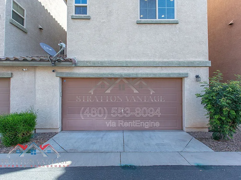 2218 N 77th Dr — Photo 4