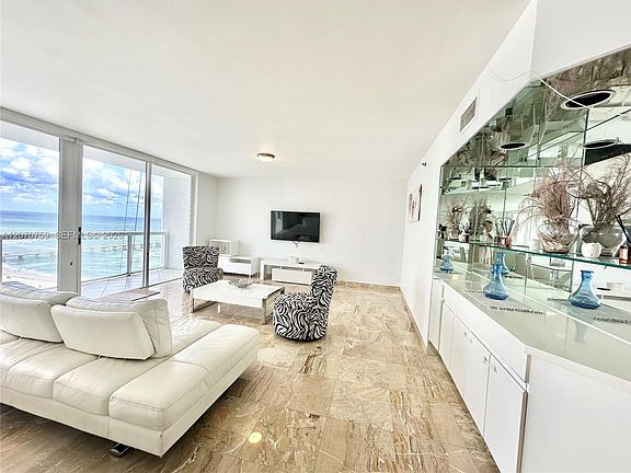 4th image of 16425 E Collins Ave #1215