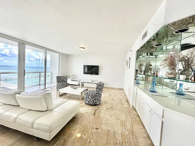 16425 E Collins Ave #1215 — Photo 4