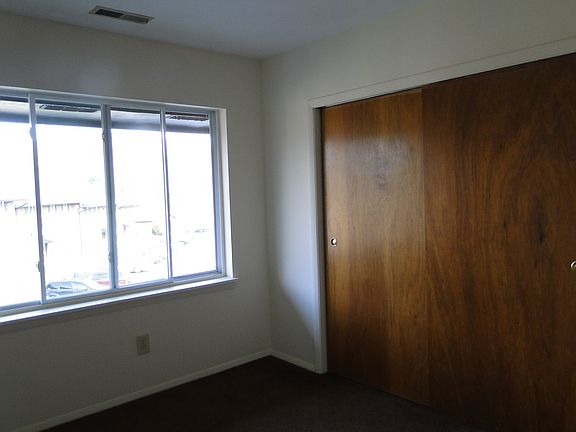 Over size bedrooms with huge closet space