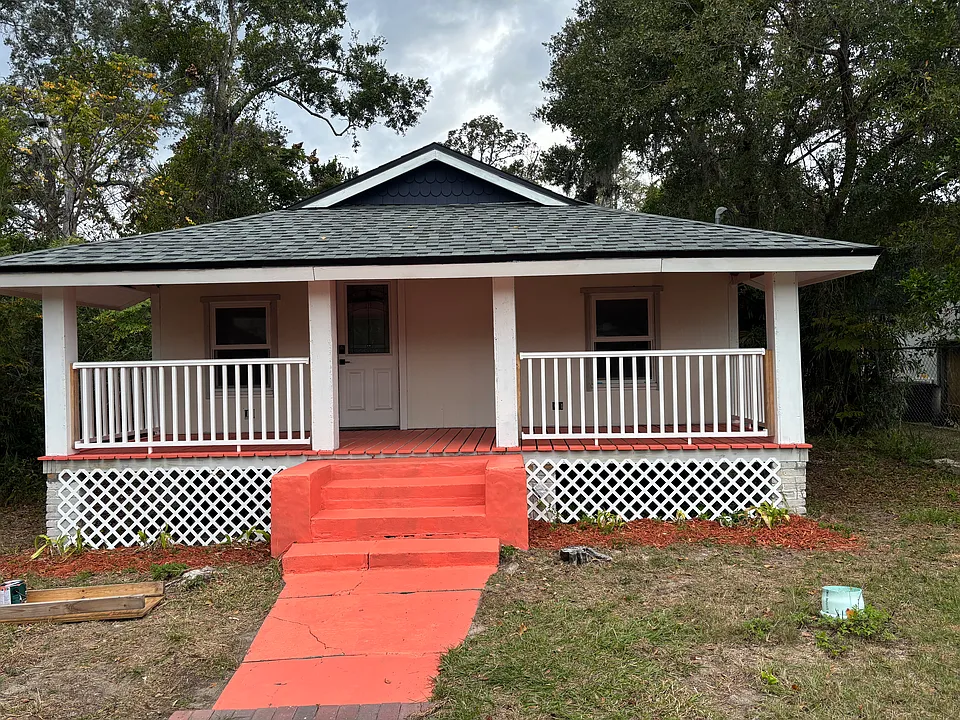 253 Selden Ave