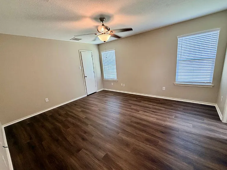 3403 Wickham Ln — Photo 9