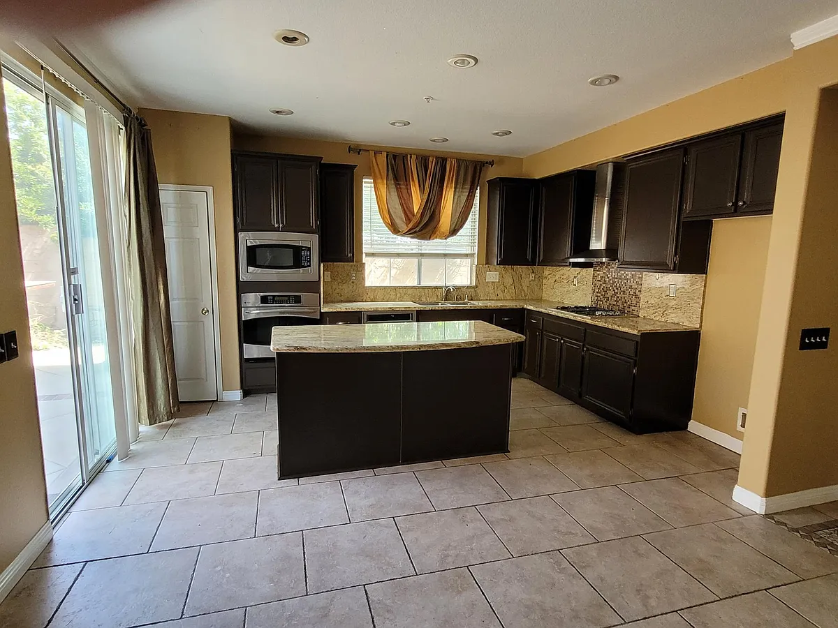 Building Photo - 16498 Escalon Dr