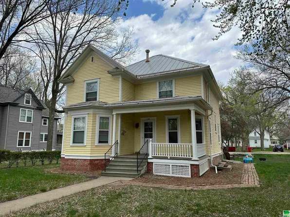 209 N University St, Vermillion, SD 57069