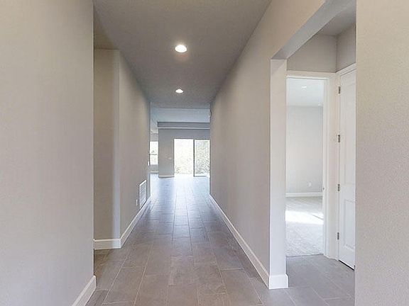 3rd image of 401 Nottinghill St