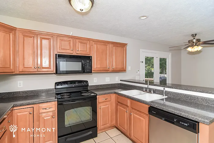 2057 Aberdeen Cir — Photo 8