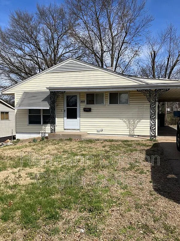 3 bed, 2.0 bath, 873 sqft, $1,125 — Photo 1