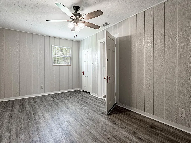 246 FM 405 — Photo 15