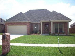 110 Still Waters Rd, Broussard, LA 70518