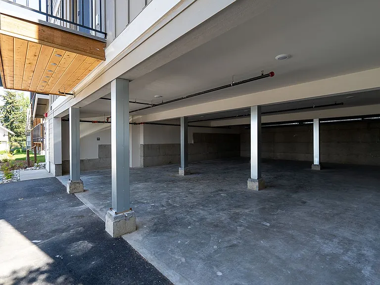519 N Forest St — Photo 32