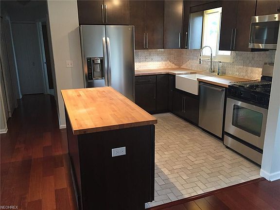 2nd image of 663 Oakwood Ave