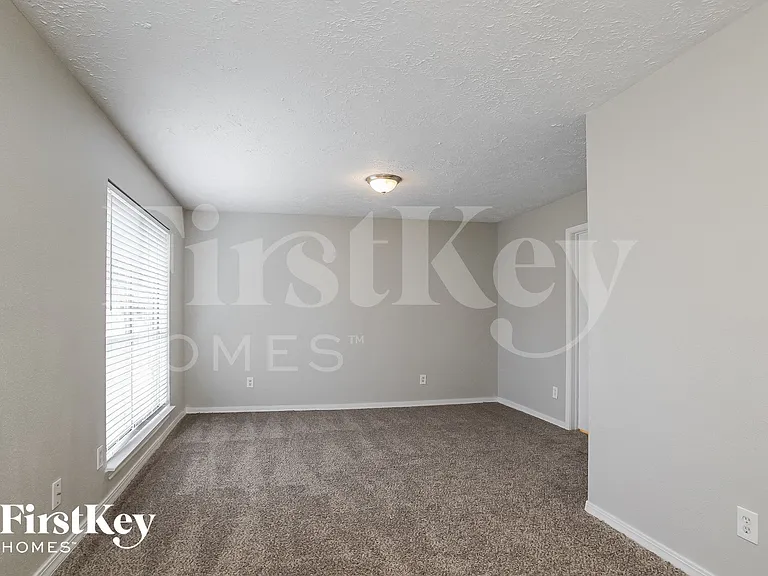 11431 Stoughton Dr — Photo 9