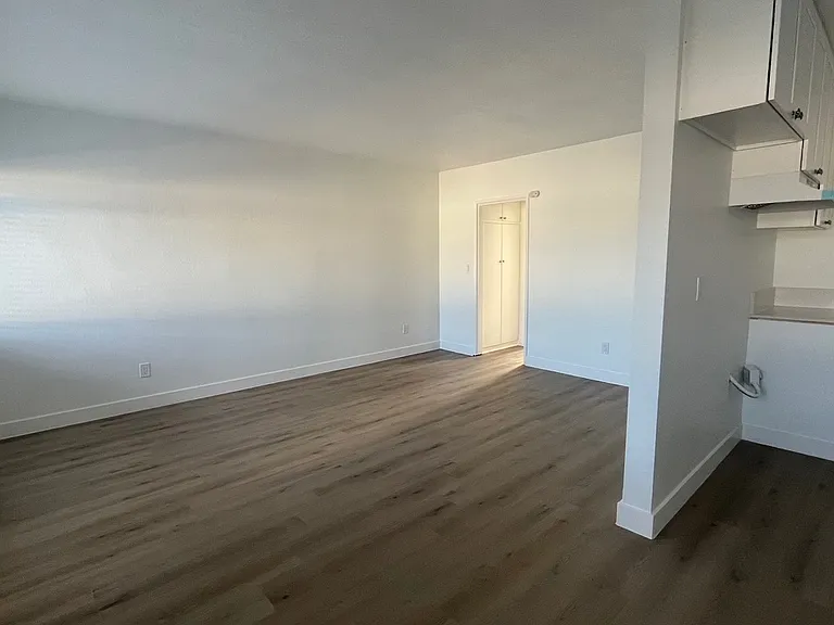 11808 Kittridge St #19 — Photo 2
