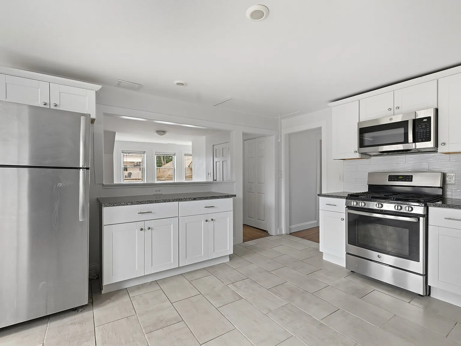 2 bed, 819 sqft, $2,600 — Photo 3