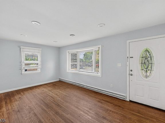 4th image of 6 N Dell Ave