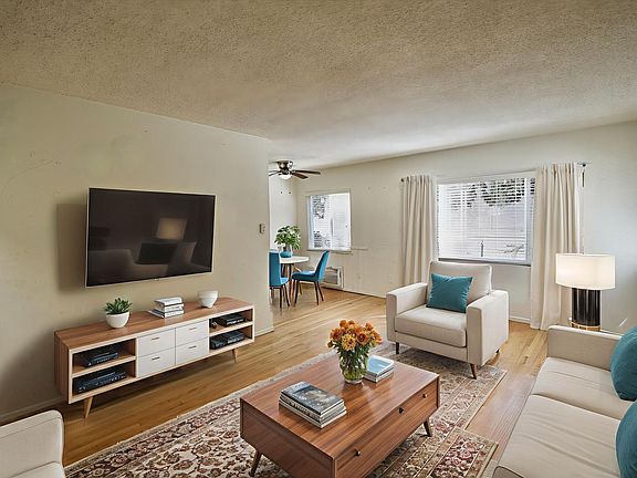 3rd image of 5852 Hazeltine Ave #3