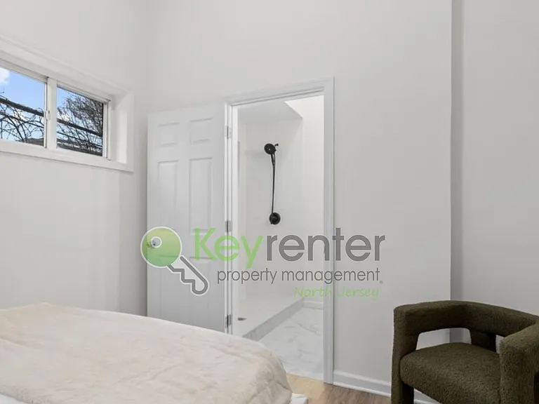 407 Park Ave — Photo 11