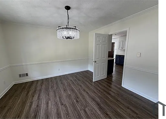 2203 Meadow Dr — Photo 6