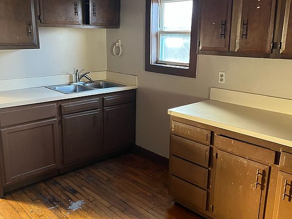 4th image of 115 Fourth North St #1