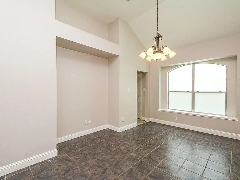 19715 Lindenfield Ct — Photo 4