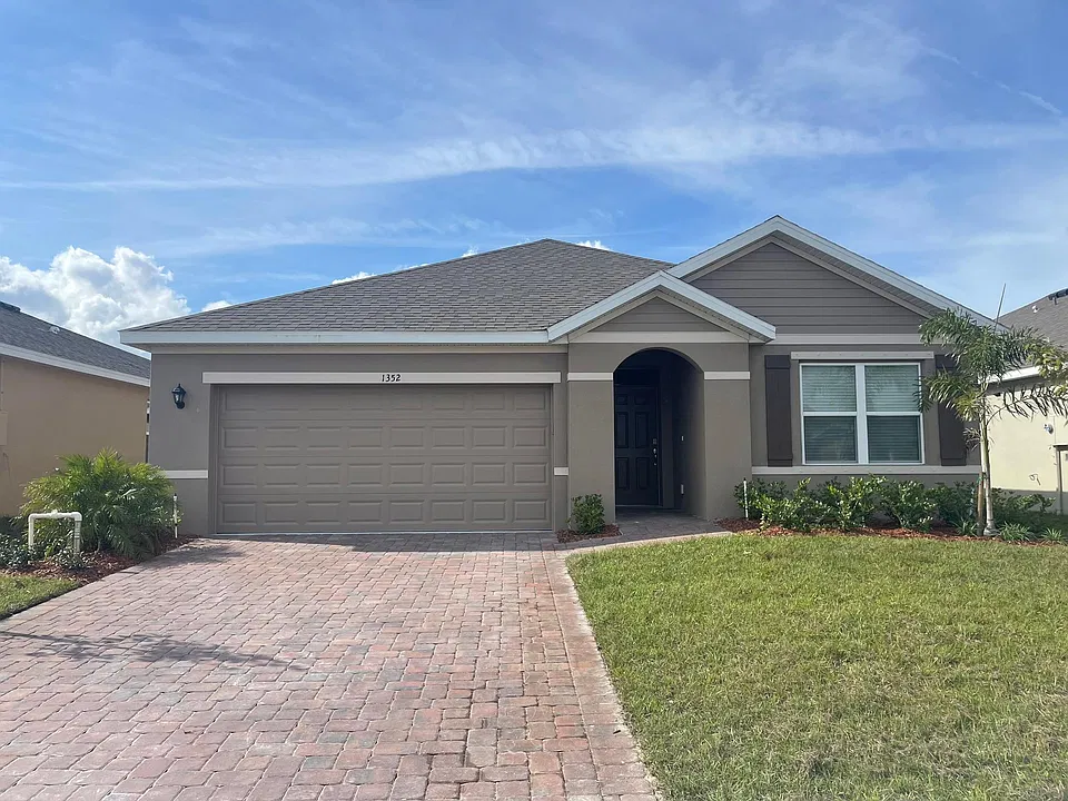1352 McFarland Dr