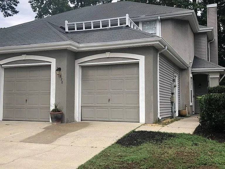 820 E Willow Point Pl — Photo 2