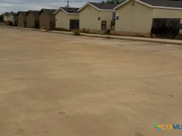 1100 County Road 4600, Dilley, TX 78017