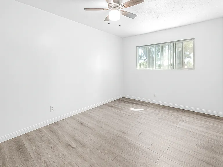 336 N Rockvale Ave — Photo 6