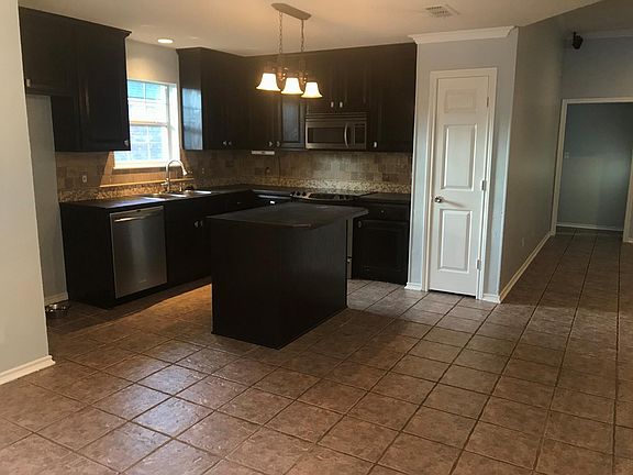 3rd image of 1002 Bobwhite Ln