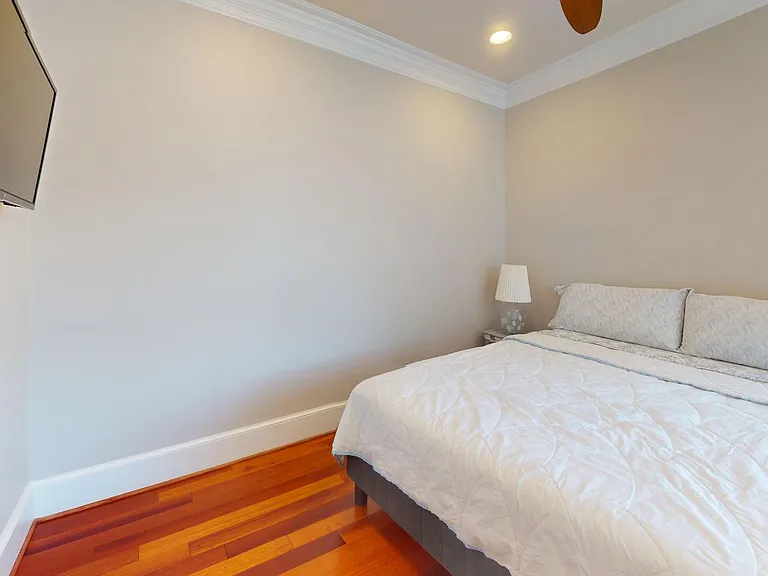 315 12th St NE #103 — Photo 15