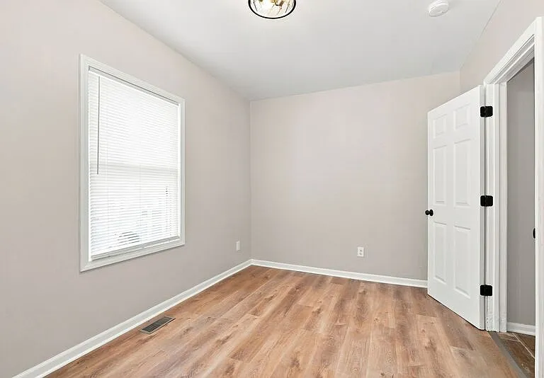 846-848 Reinhard Ave #846 — Photo 9