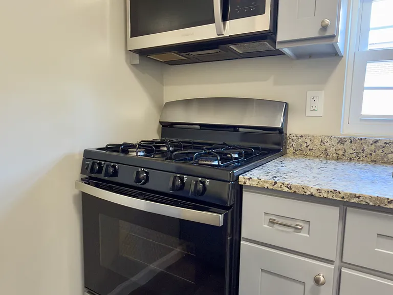 801 W Broad St #4 — Photo 12