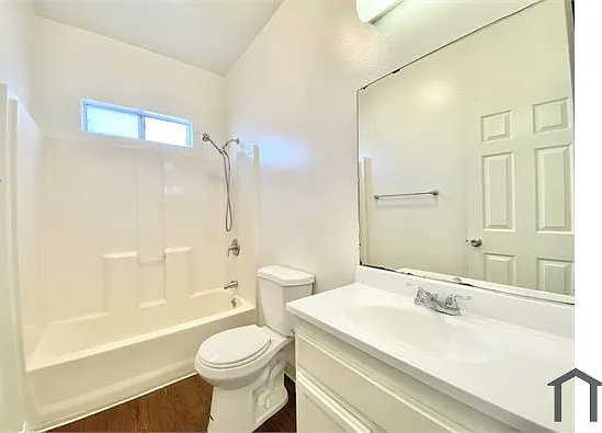 1605 W Vernon Ave #2 — Photo 3