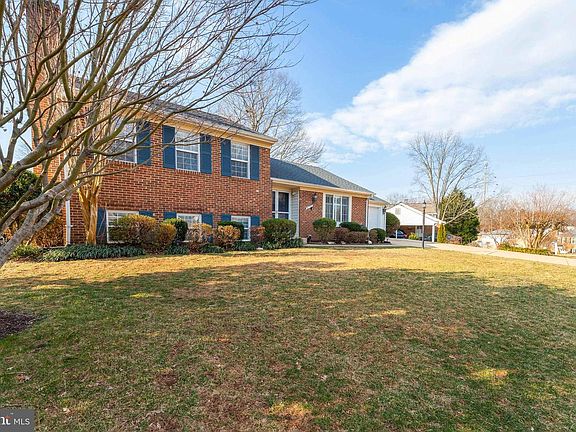 3rd image of 6115 Redwood Ln