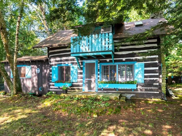 5826 N Cave Point Dr, Sturgeon Bay, WI 54235