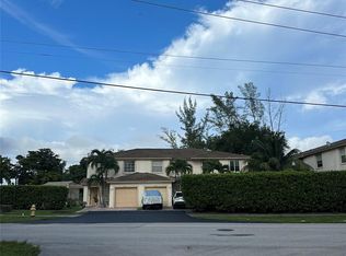 4460 Crystal Lake Dr, Pompano Beach, FL 33064